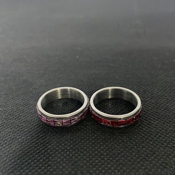 Two beautiful ring with reflective colors in them - Picture 4 of 6